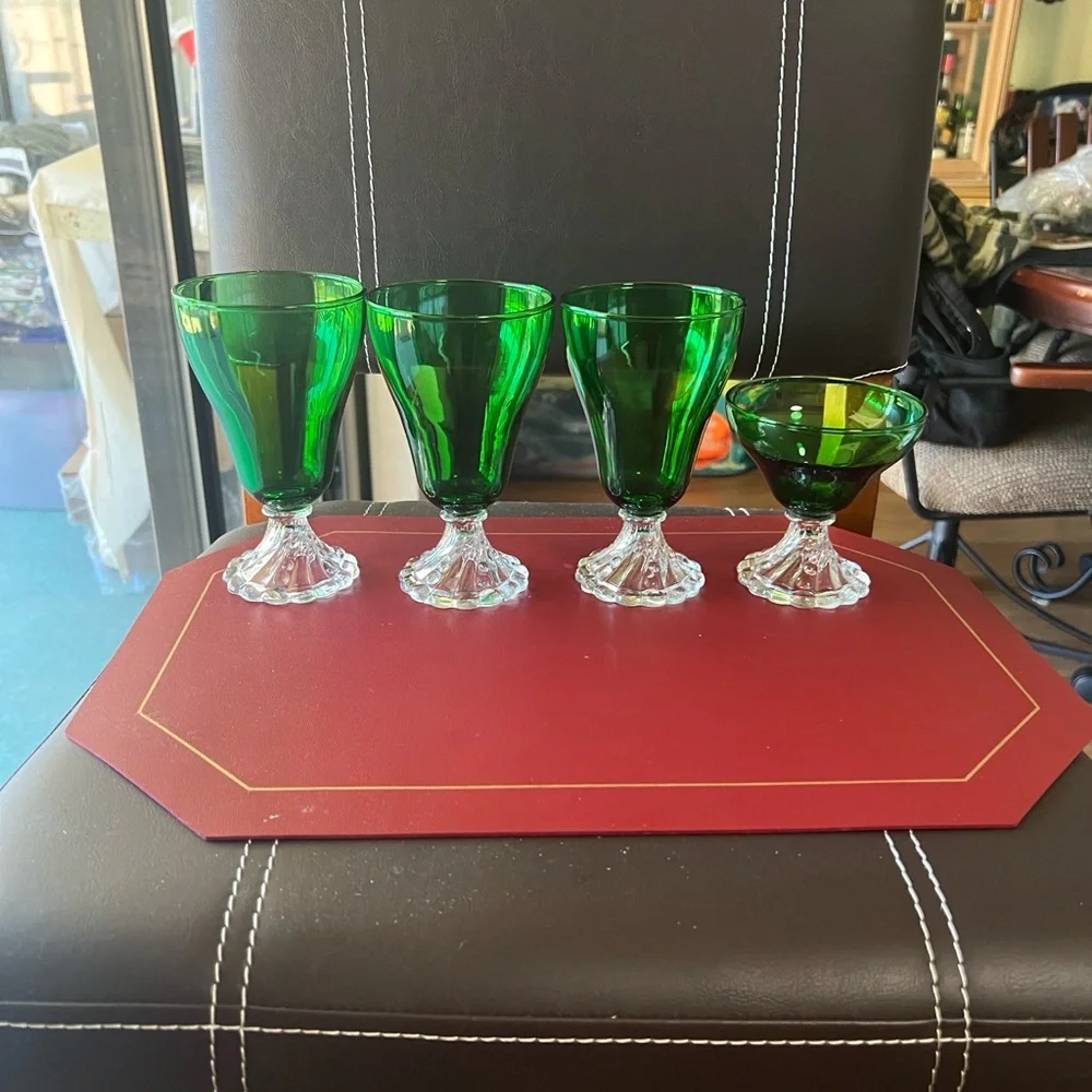 #1363****Set of Vintage Green Emerald Glass Goblets and Bowl - Picture 1 of 8